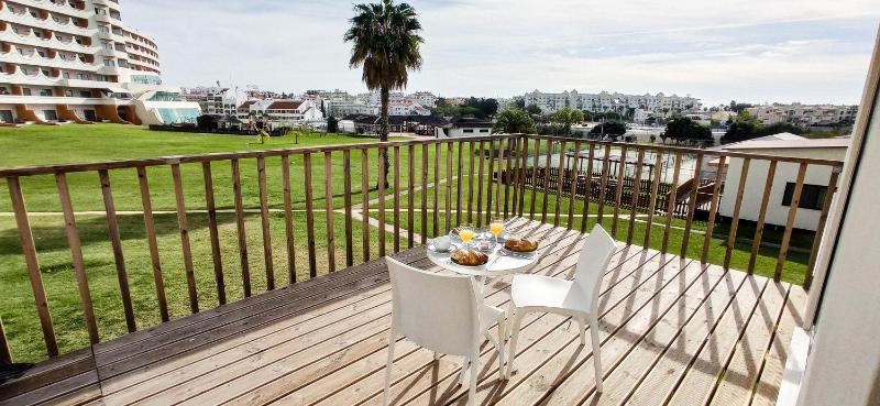 Bungalow with Garden View image 4
