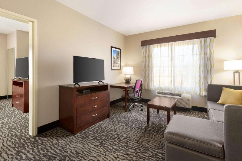 Two-Room King Suite - Non-Smoking image 2