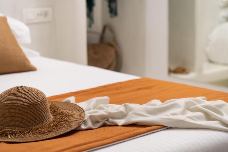 Deluxe Suite with Sea View Veranda & Hot Tub image 4