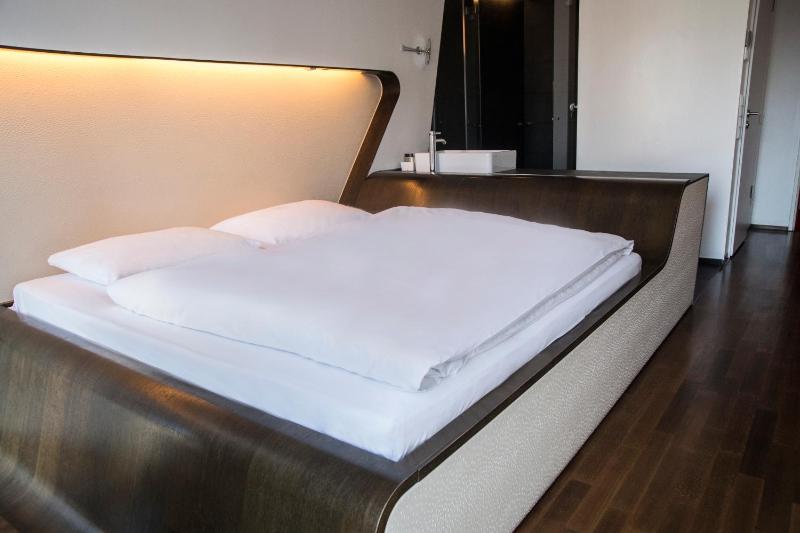 Double Room with Bath image 2