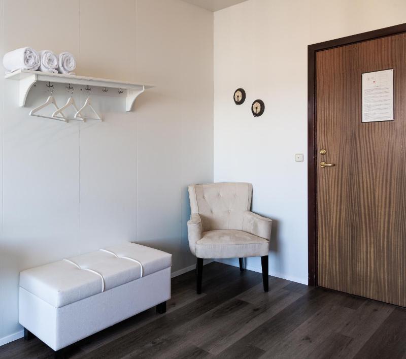 Triple Room with Private Bathroom image 2