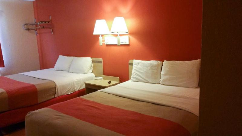 Quadruple Room - Smoking image 2