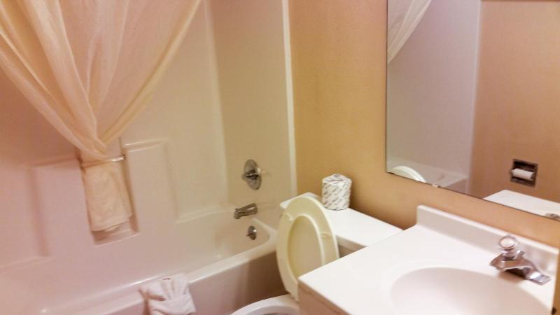 King Room - Non-Smoking image 4