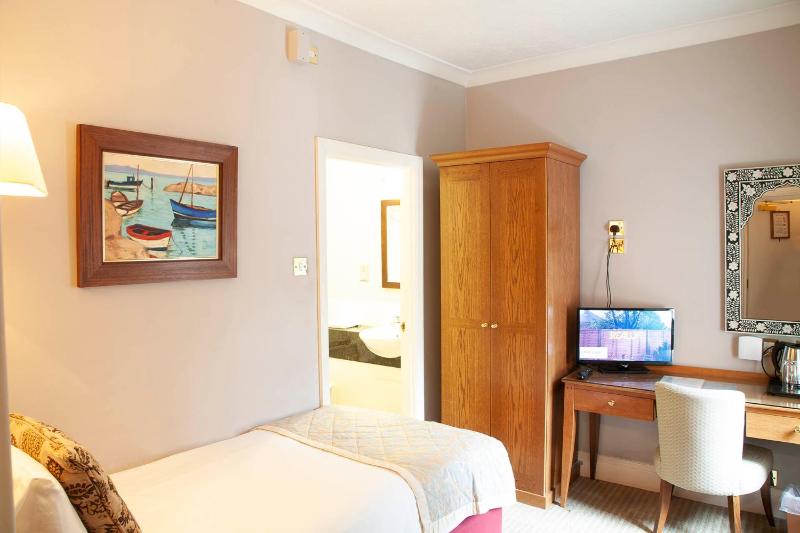 Classic Single Room image 4