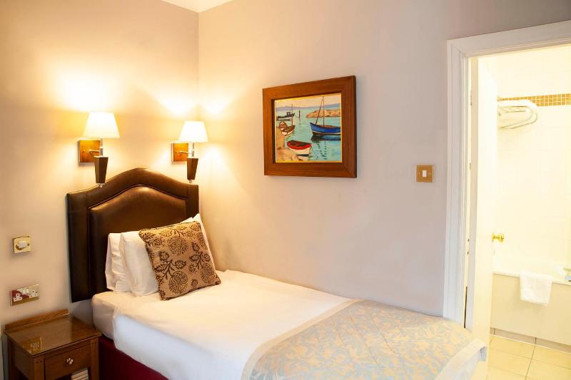 Classic Single Room image 1