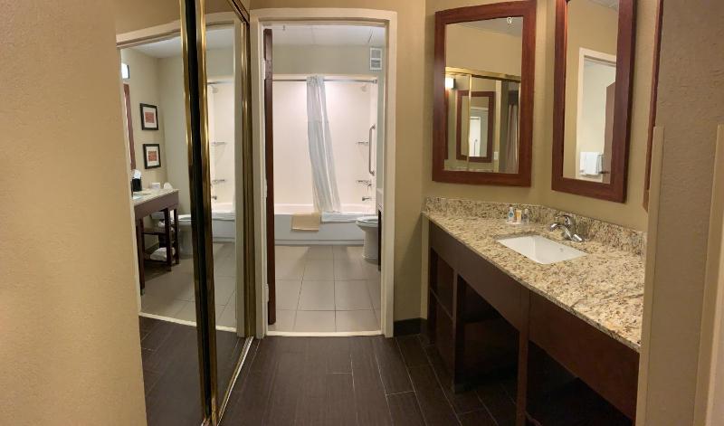 King Suite - Non-Smoking image 2