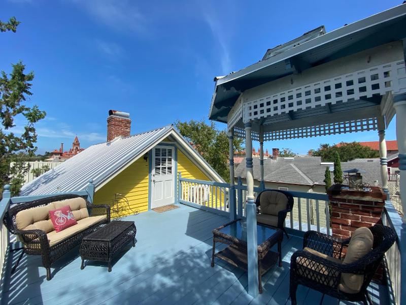 King Suite with Balcony and Spa Bath - Attic image 3