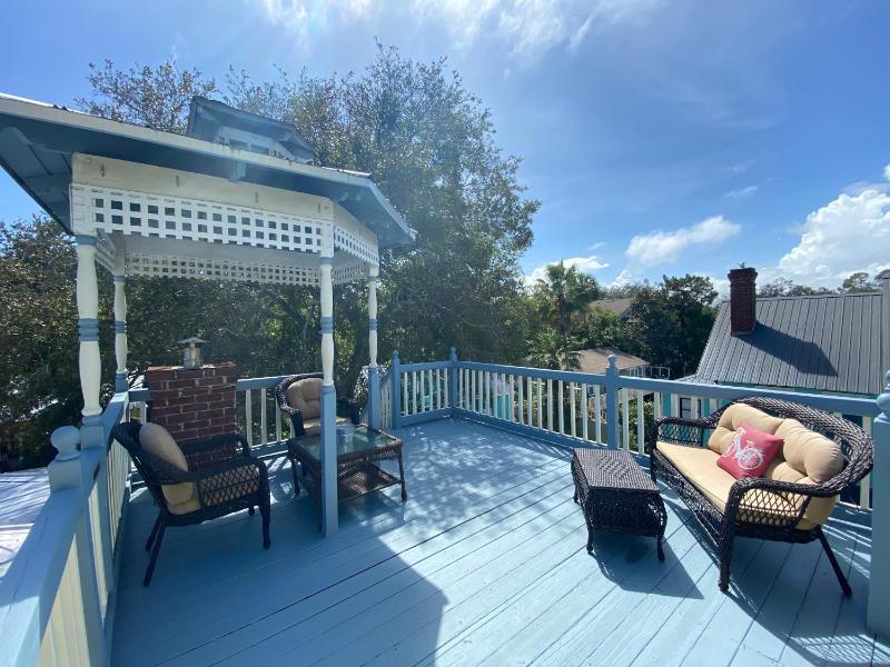 King Suite with Balcony and Spa Bath - Attic image 2
