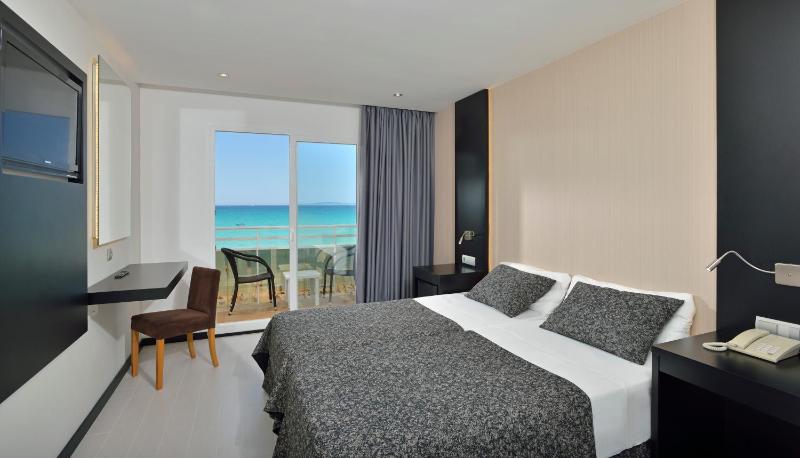 Double Room with Sea View image 1