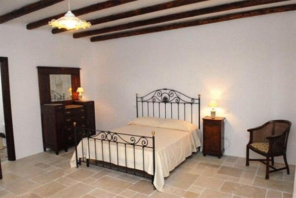 Double Room image 3