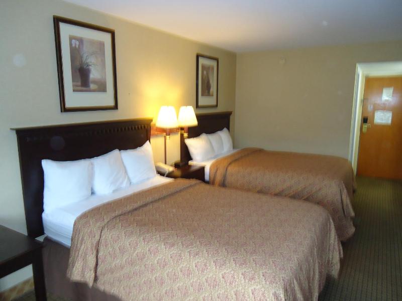 Double Room with Two Double Beds - Smoking image 4