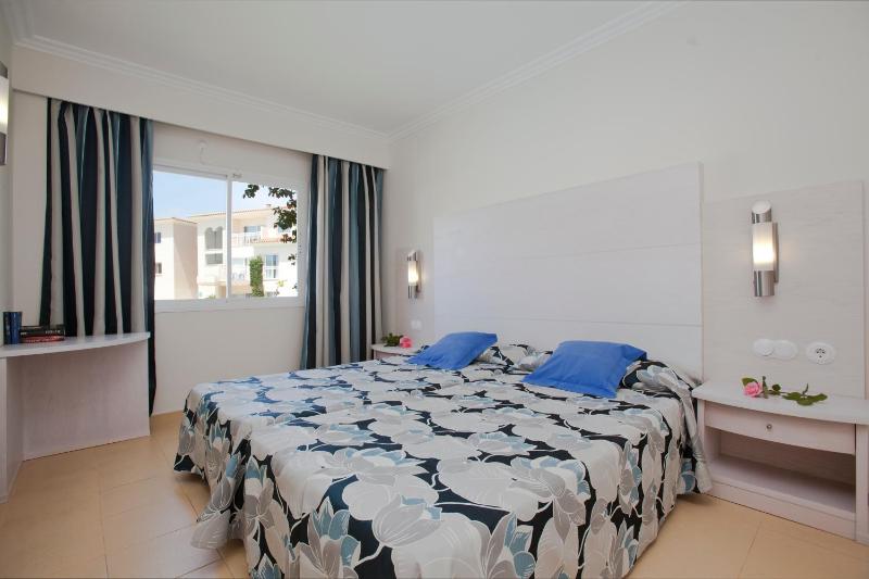 One-Bedroom Apartment with Balcony image 2