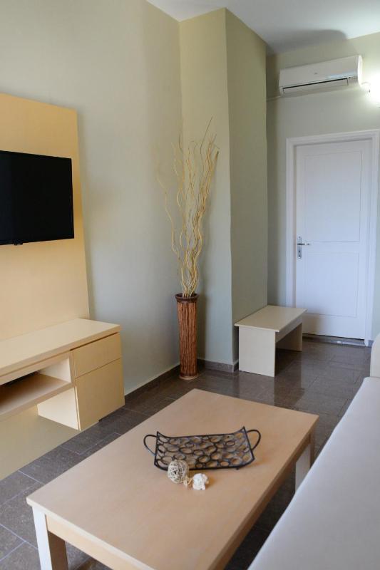 Deluxe Family Room image 4