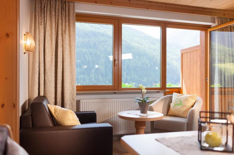 Superior One-Bedroom Apartment with Balcony image 2