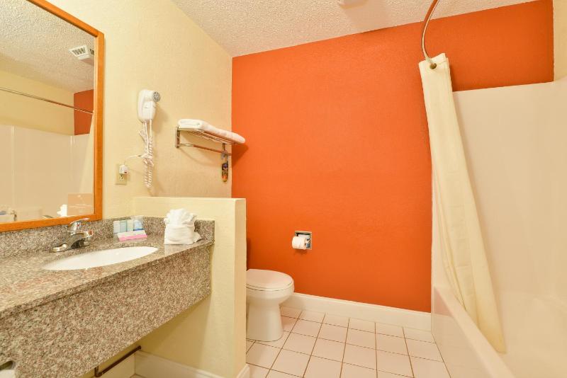 King Room - Accessible/Non-Smoking image 2
