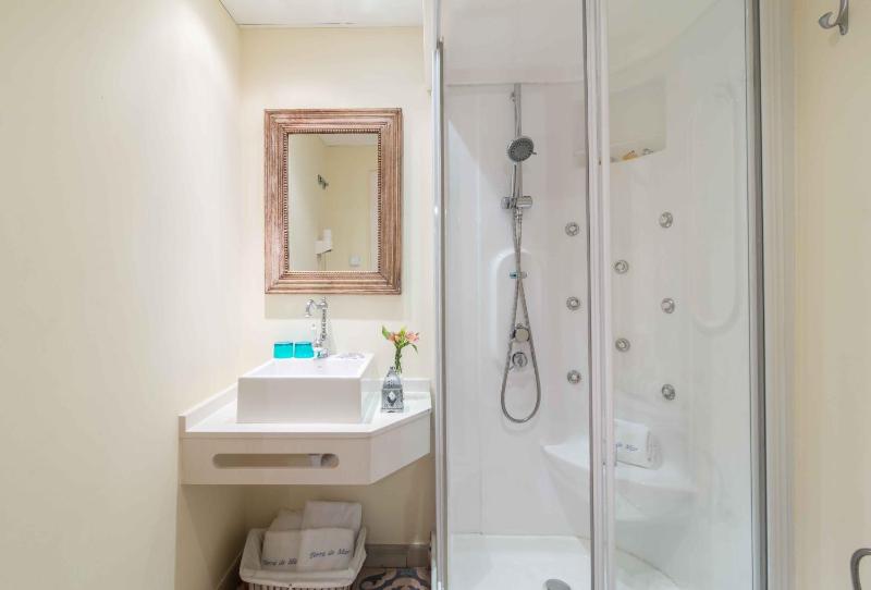 Economy Double or Twin Room image 4