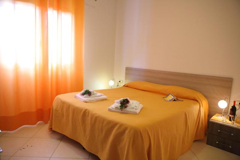 Deluxe Large Two-Bedroom Apartment image 3
