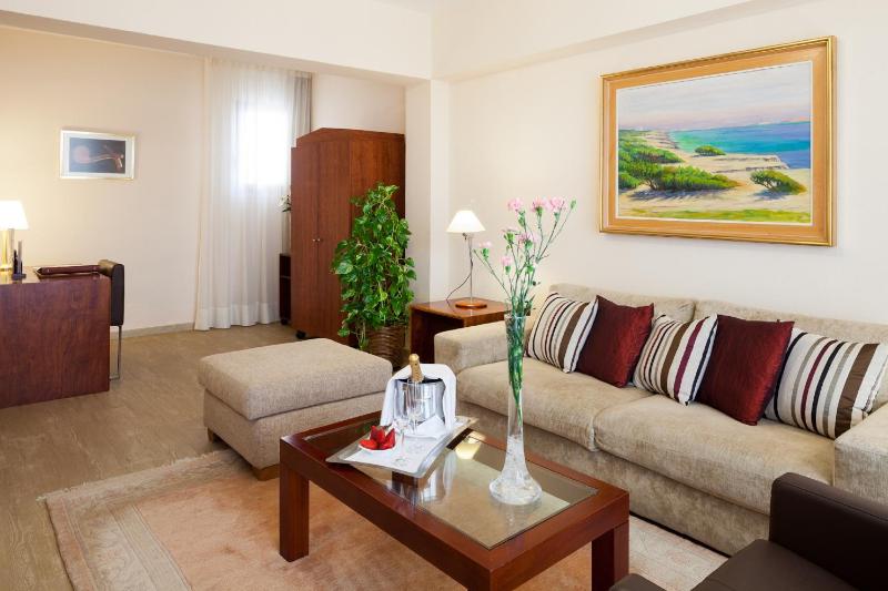 Junior Suite with Balcony image 3