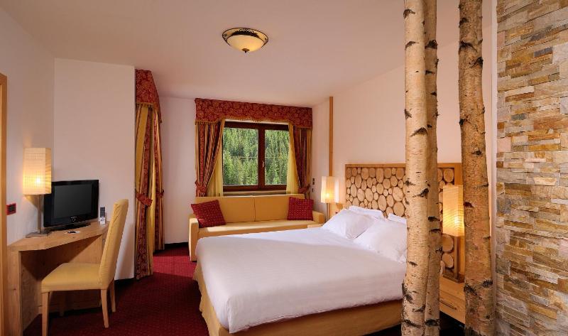 Standard Double Room image 3