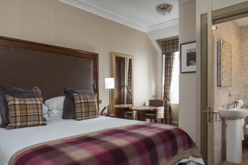 King Guest Room image 2