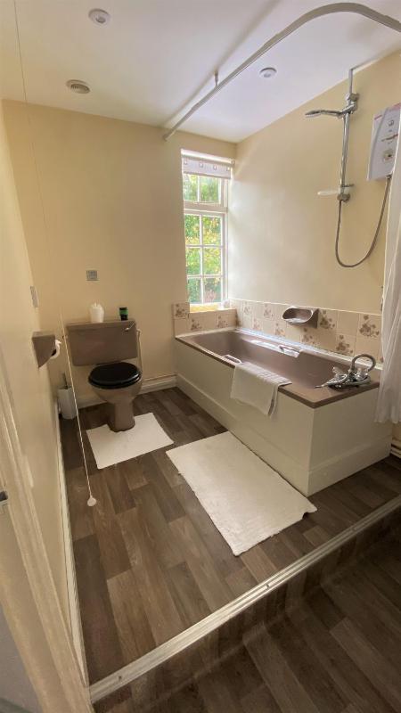 Standard Double Room image 4