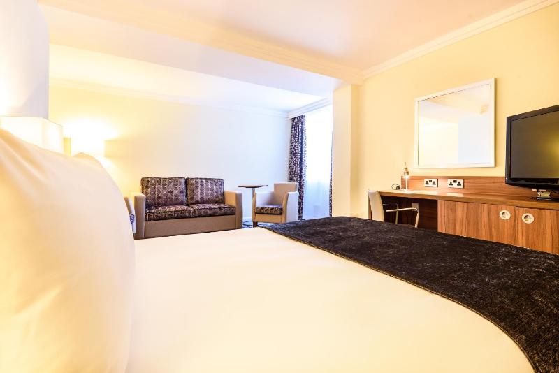 Standard Double Room with Sofa Bed image 3
