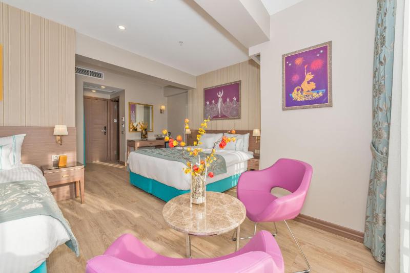 Family Room image 3