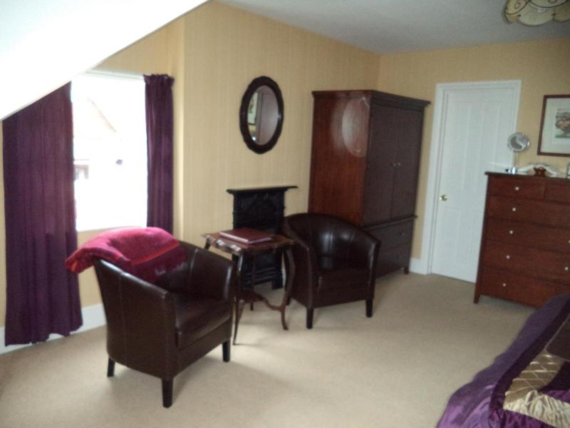 Deluxe Family Room image 4