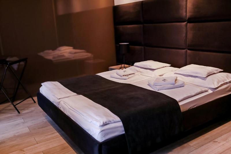 One-Bedroom Apartment (4 Adults) image 3