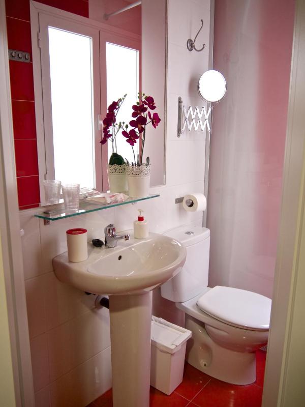 Small Double Room image 3