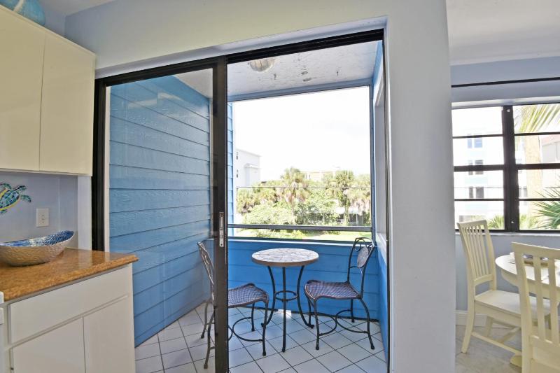 Beach Front and Walking Distance to Village - image 22