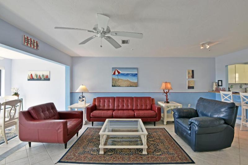 Beach Front and Walking Distance to Village - image 30