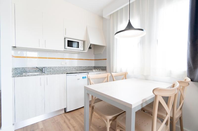Premium Apartment with Pool View image 4