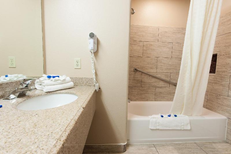 Queen Room with Two Queen Beds - Disability Access/Non-Smoking image 2