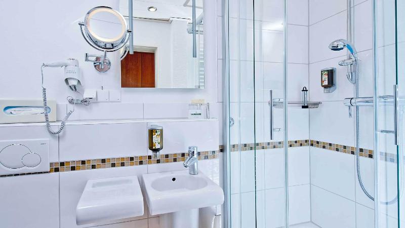 Standard Double or Twin Room image 2