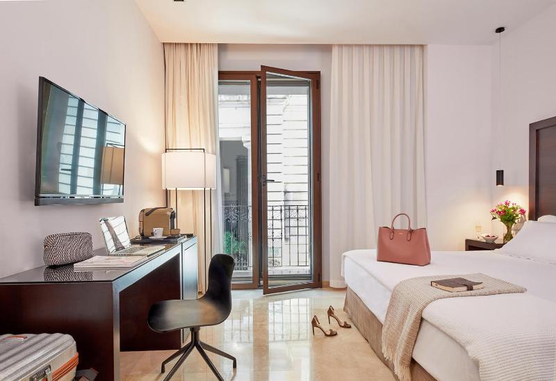 Double or Twin Room (1-2 Adults) image 4