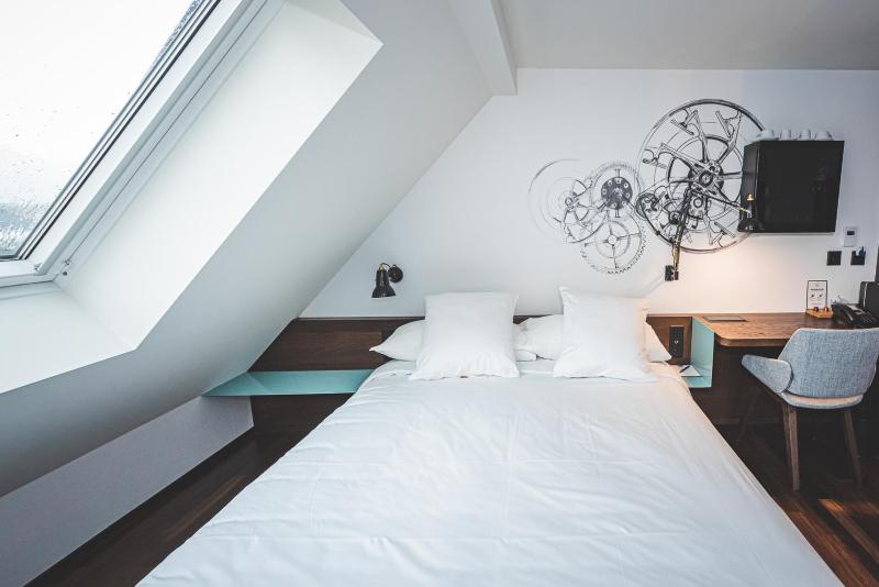 Superior King Room image 4