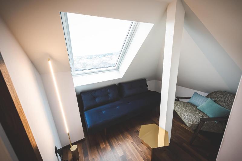 Superior King Room image 3