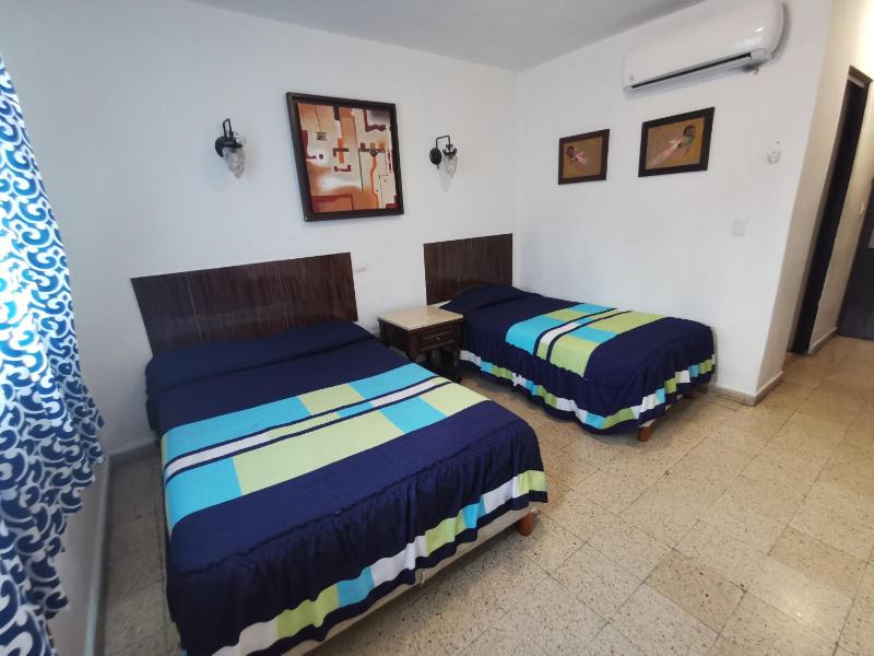 Hotel Las Dalias Inn - image 4