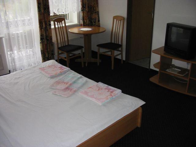 Double or Twin Room image 2