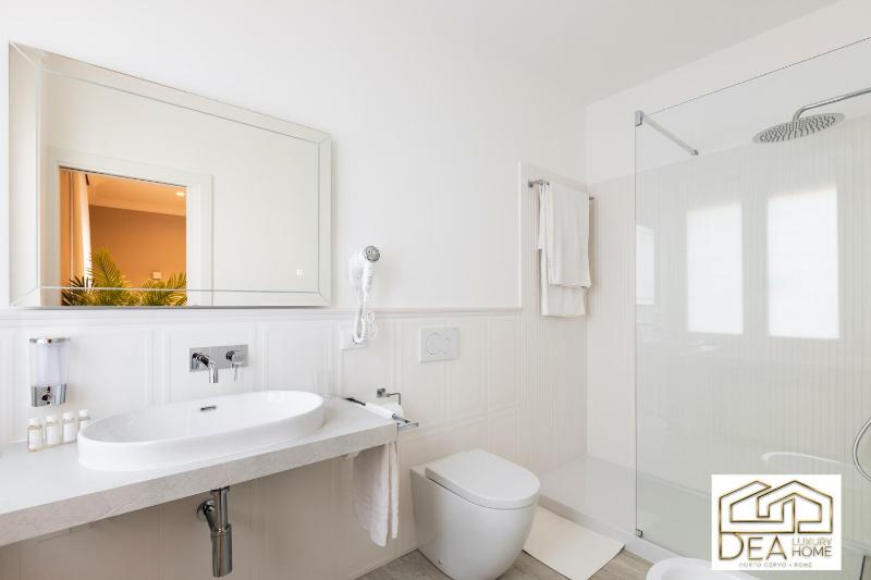 King Room with Spa Bath image 2