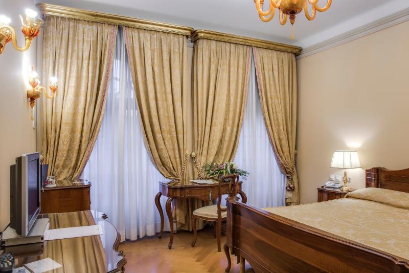 Superior Double Room image 4