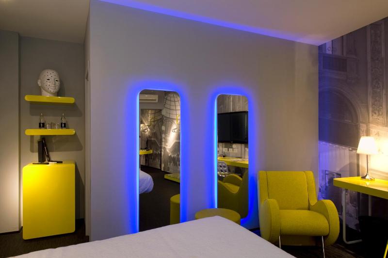 Deluxe Double Room image 2