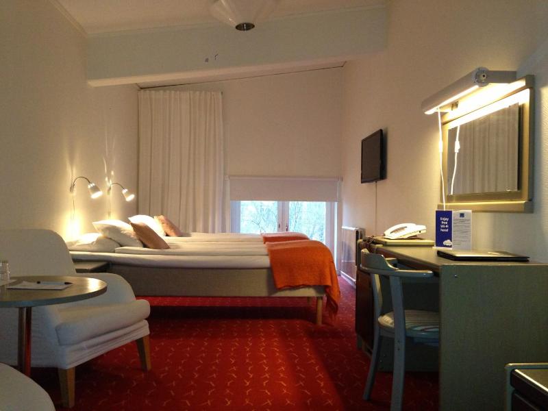 Superior Twin Room image 3