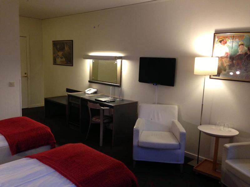 Standard Twin Room image 3
