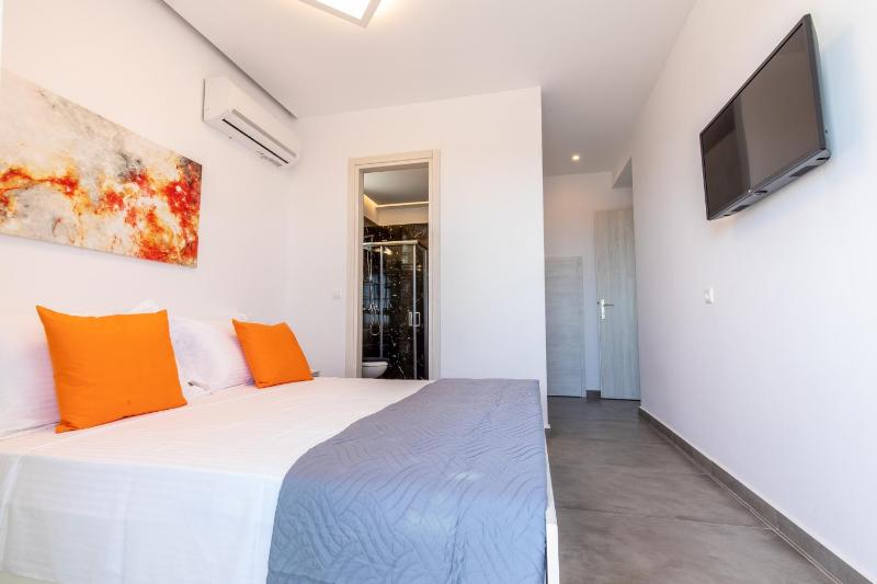 Three-Bedroom Villa image 3