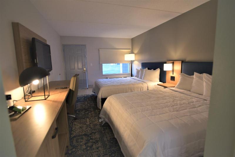 Queen Room with Two Queen Beds - Mobility Access/Non-Smoking image 3