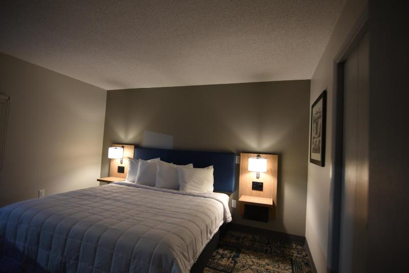 King Room - Non-Smoking image 2