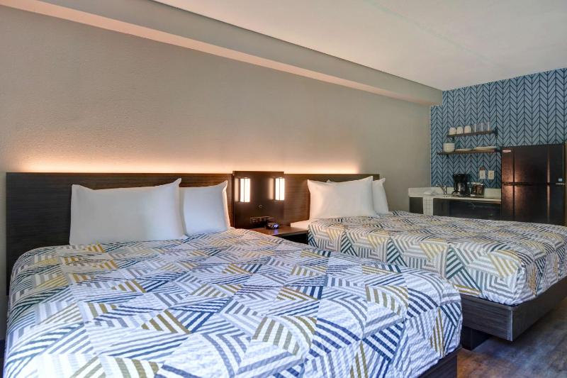 Deluxe Quadruple Room - Smoking image 1