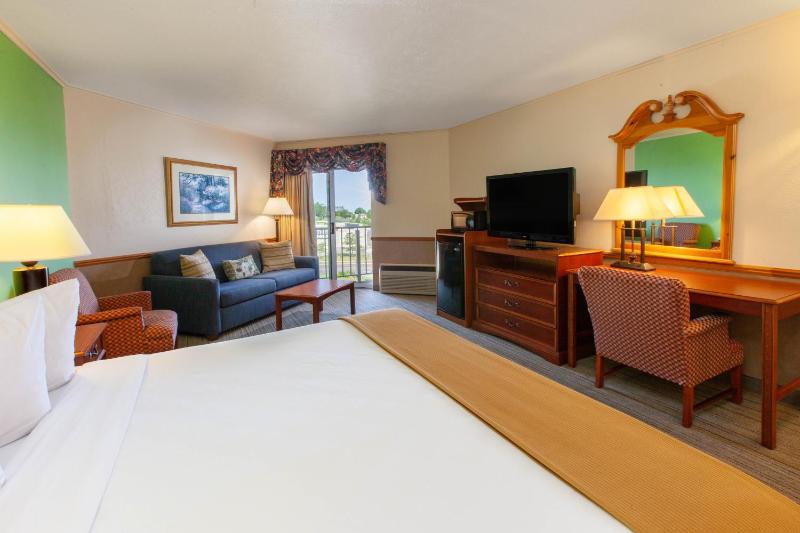 King Room with Balcony and Bay View image 1